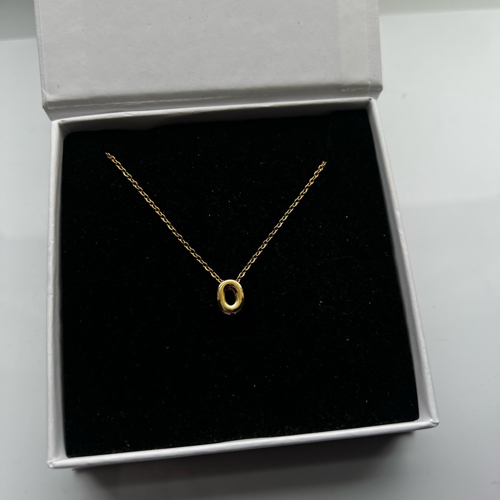 Elegant Gold Initial Letter “O” Pendant Necklace